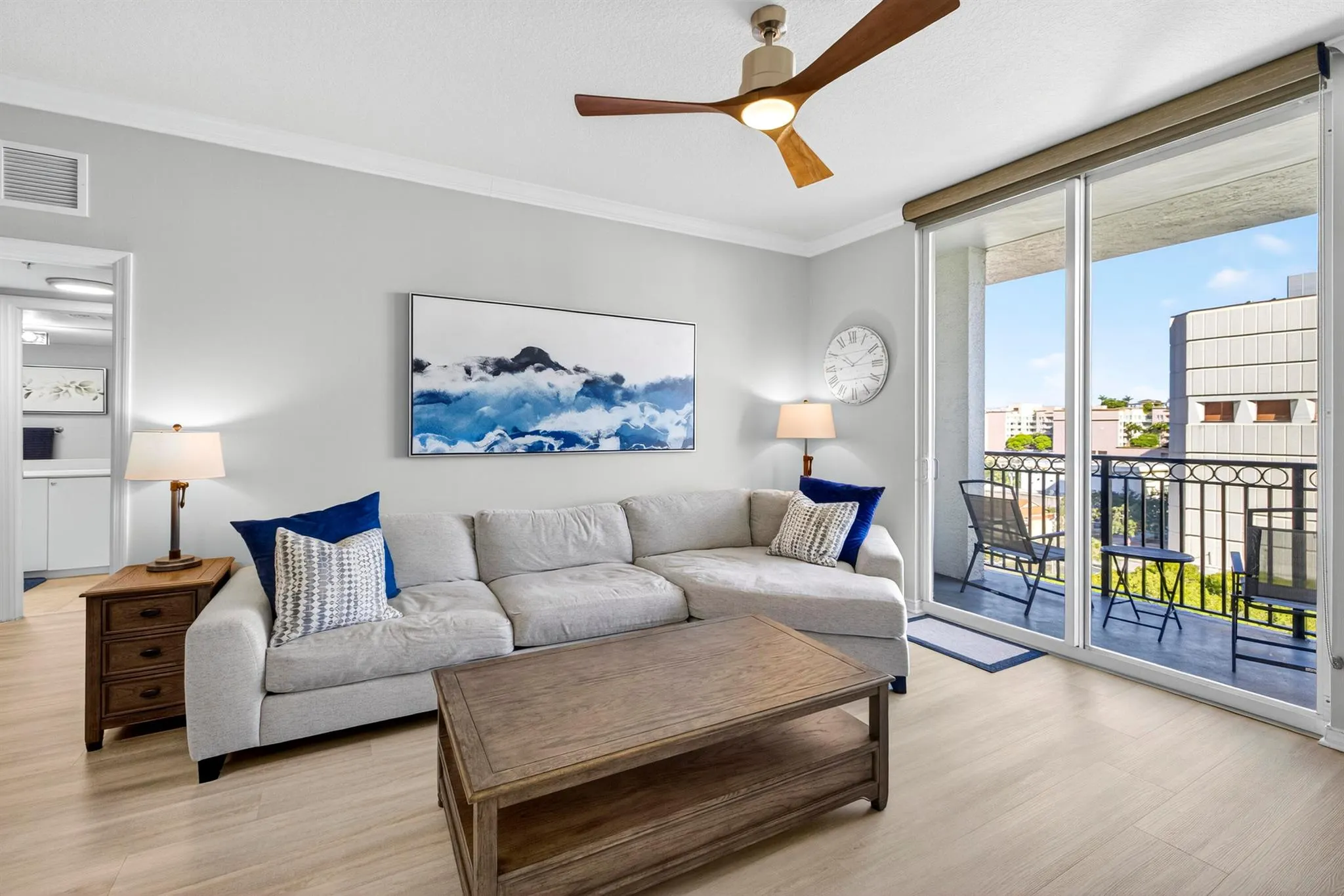 600 S Dixie Highway, #811