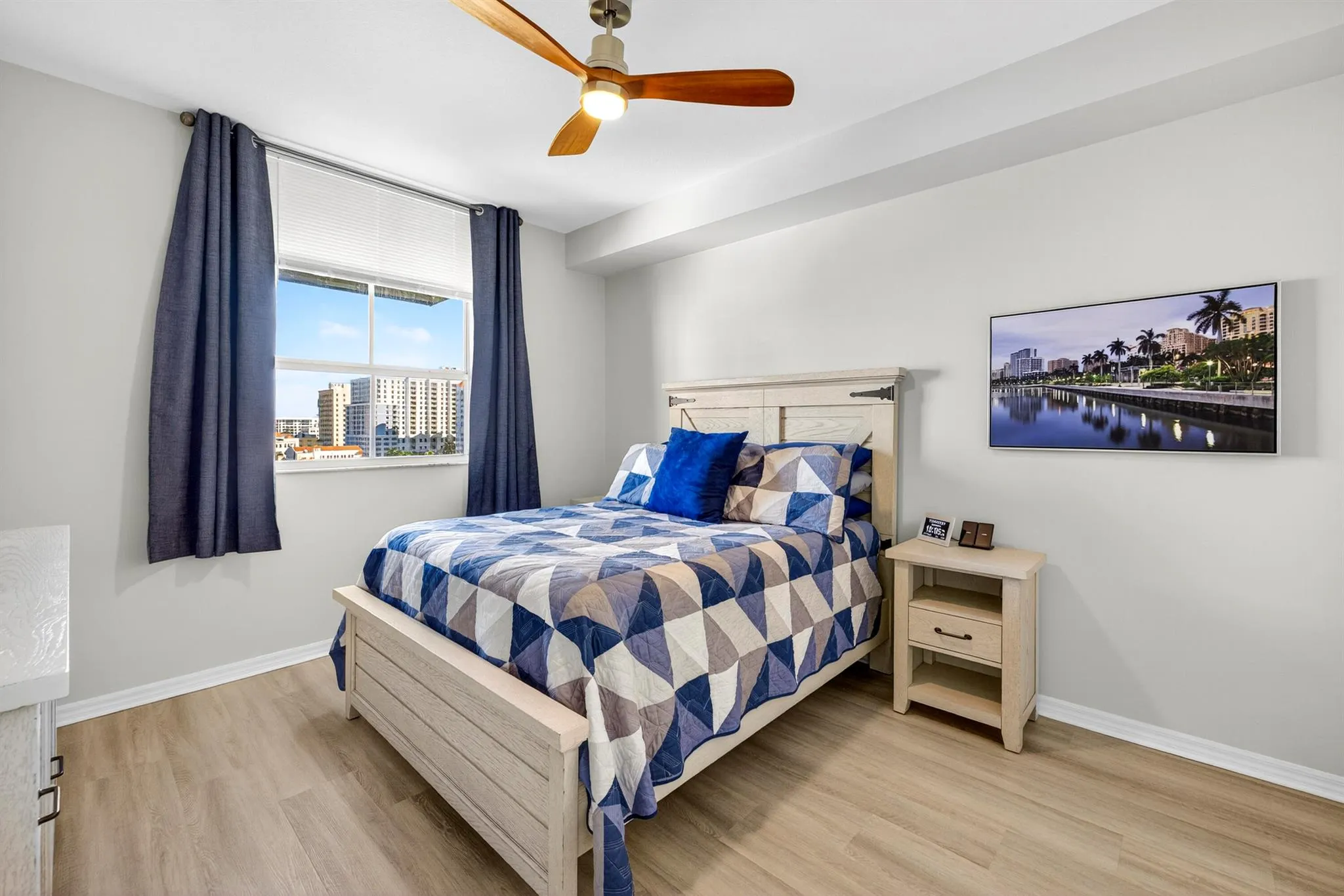 600 S Dixie Highway, #811