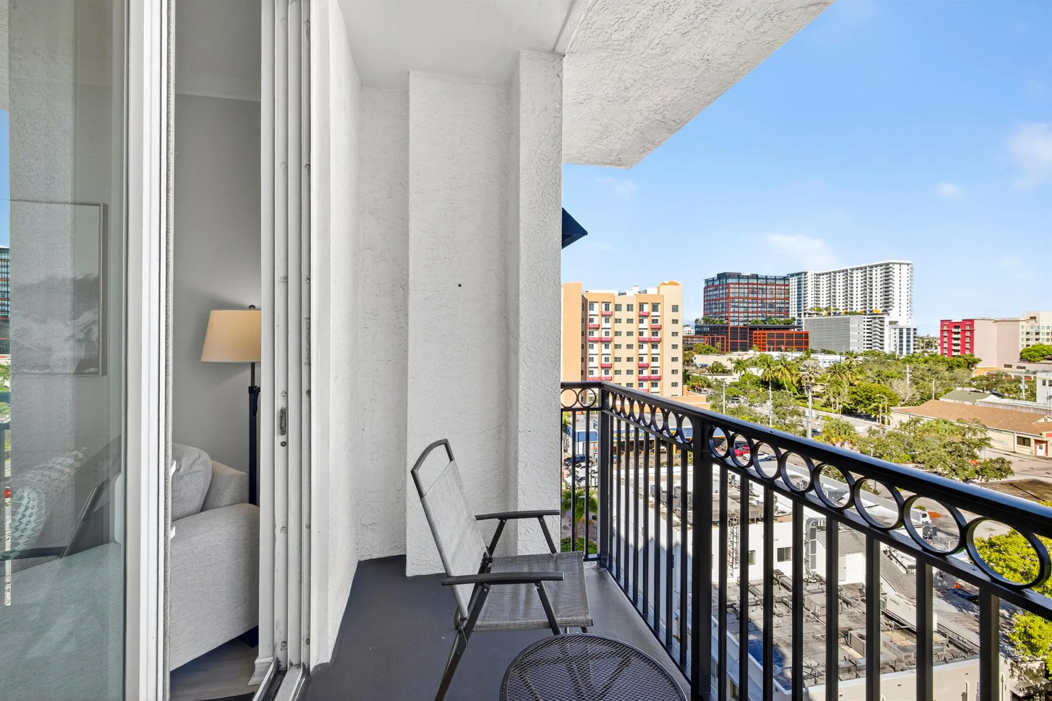 600 S Dixie Highway, #811