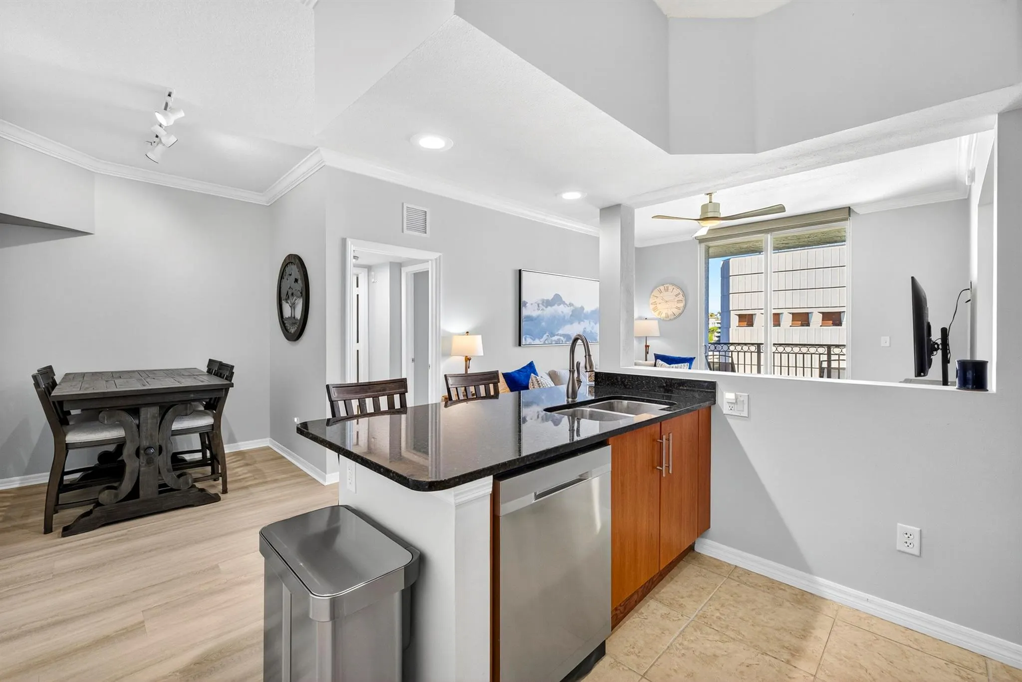 600 S Dixie Highway, #811