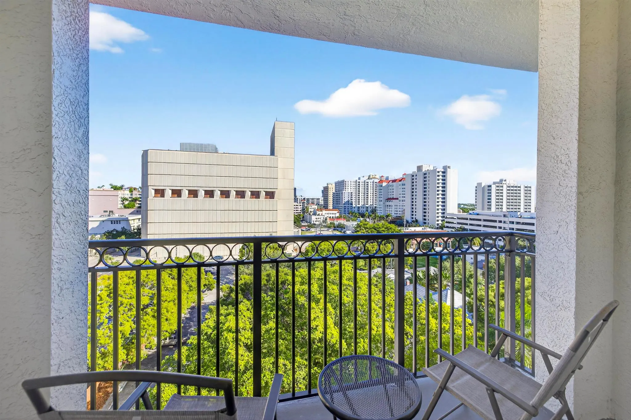 600 S Dixie Highway, #811