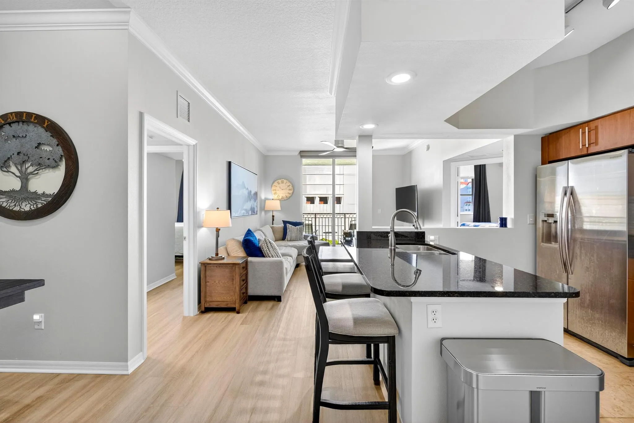 600 S Dixie Highway, #811
