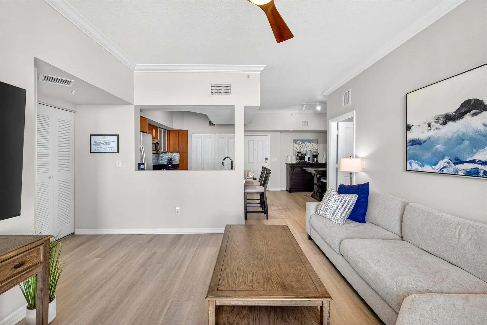 600 S Dixie Highway, #811
