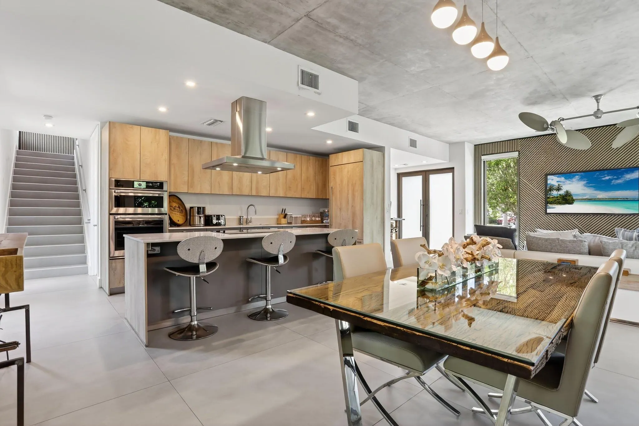 925 NE 6th Street