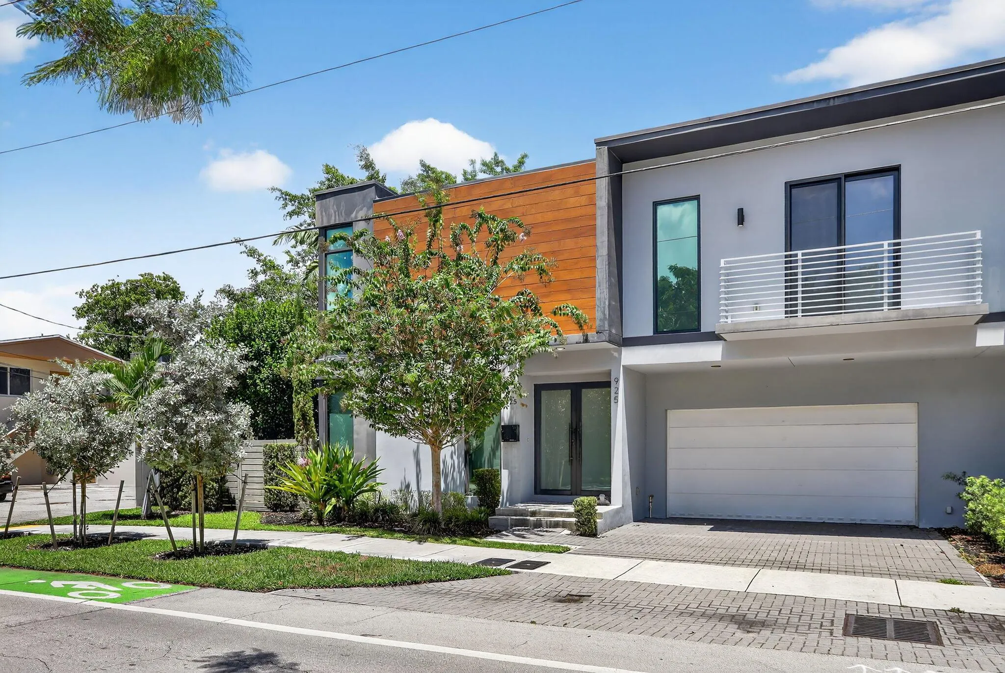 925 NE 6th Street