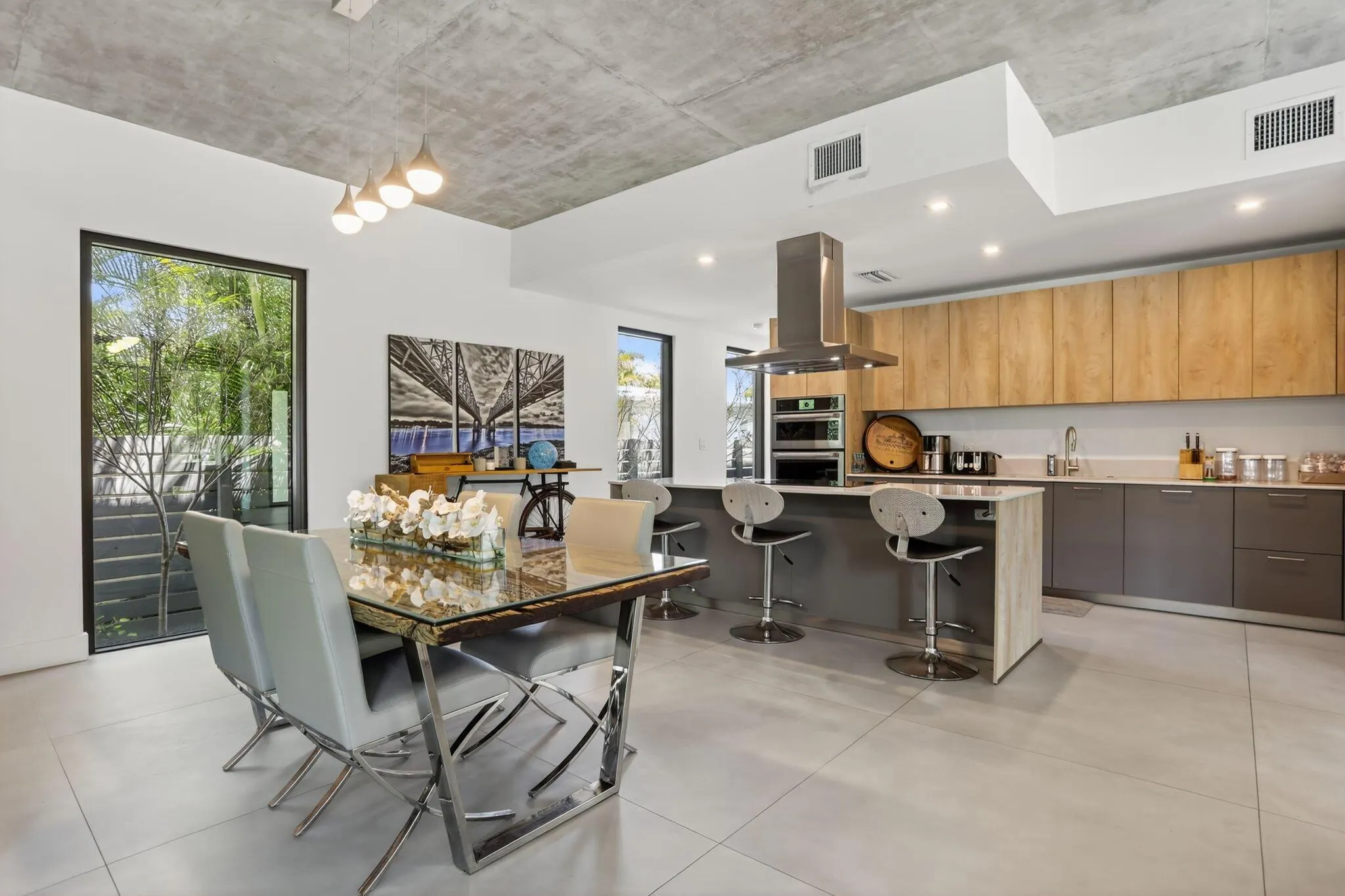 925 NE 6th Street