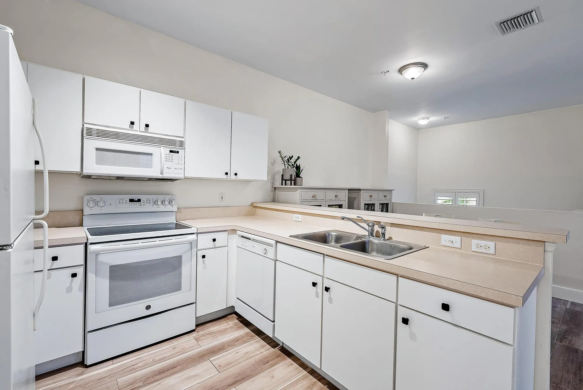 105 Lighthouse Circle, #J