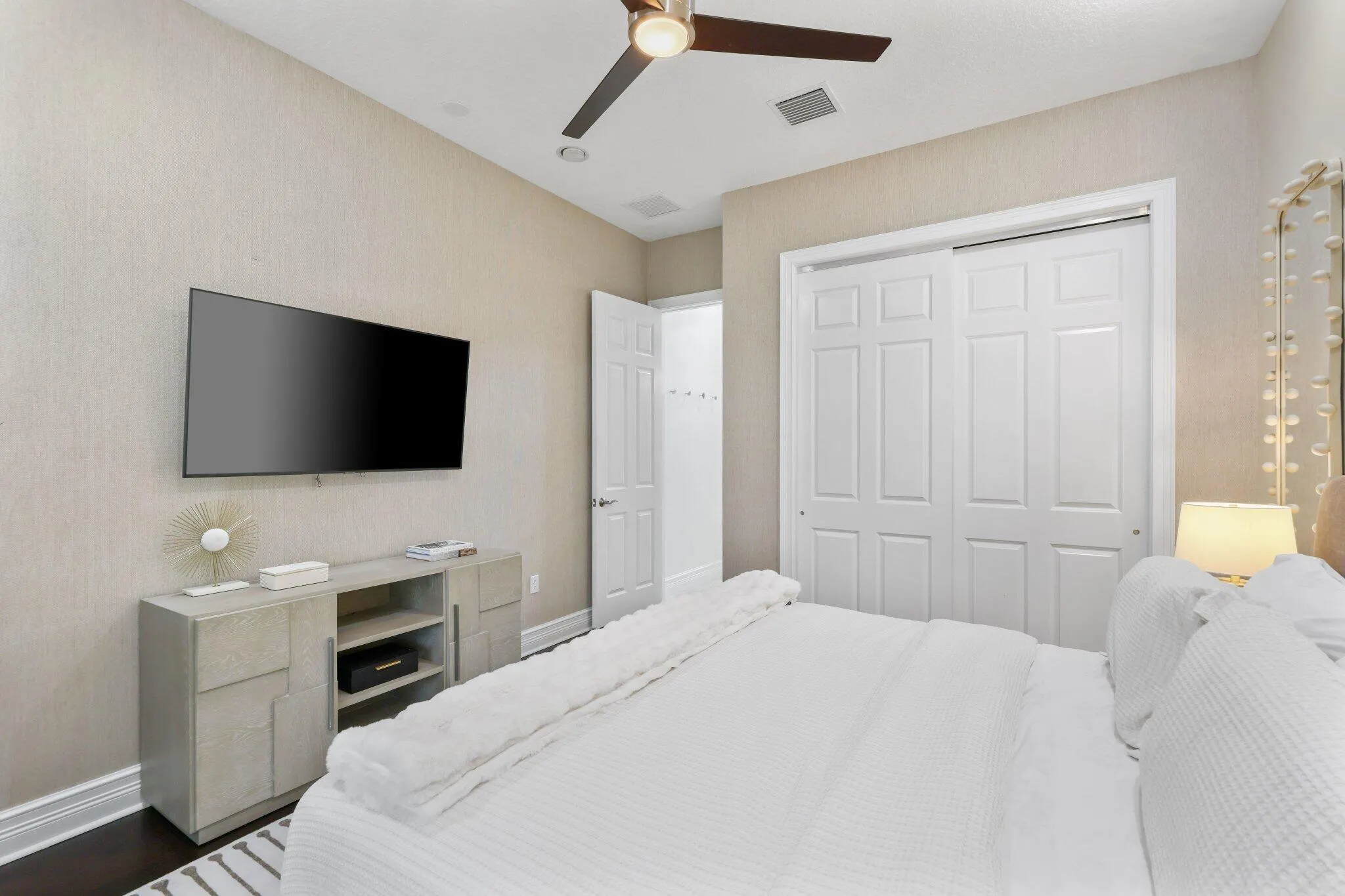 16902 Bridge Crossing Circle