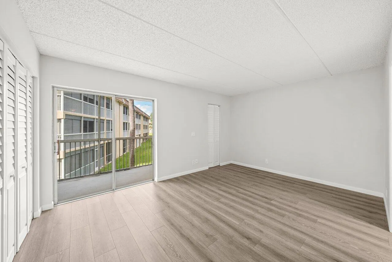 300 Village Green Circle S, #206