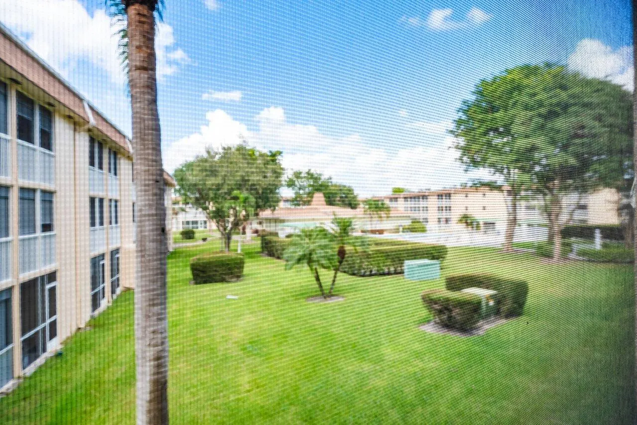 300 Village Green Circle S, #206