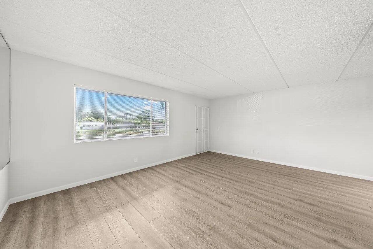 300 Village Green Circle S, #206