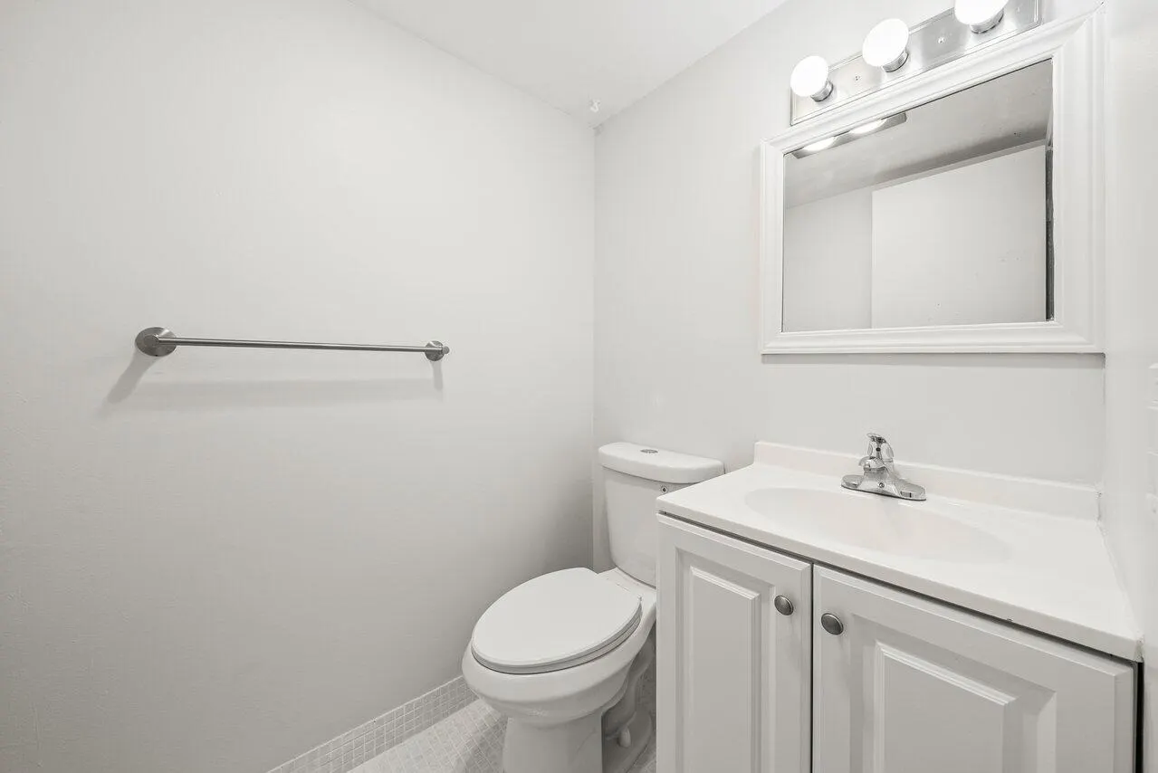 300 Village Green Circle S, #206