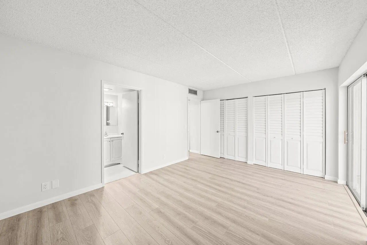 300 Village Green Circle S, #206