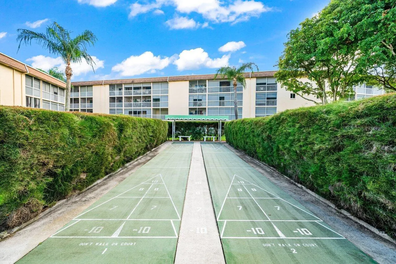 300 Village Green Circle S, #206