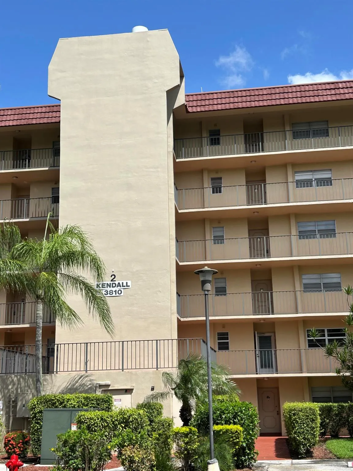 3810 E Via Poinciana, #605