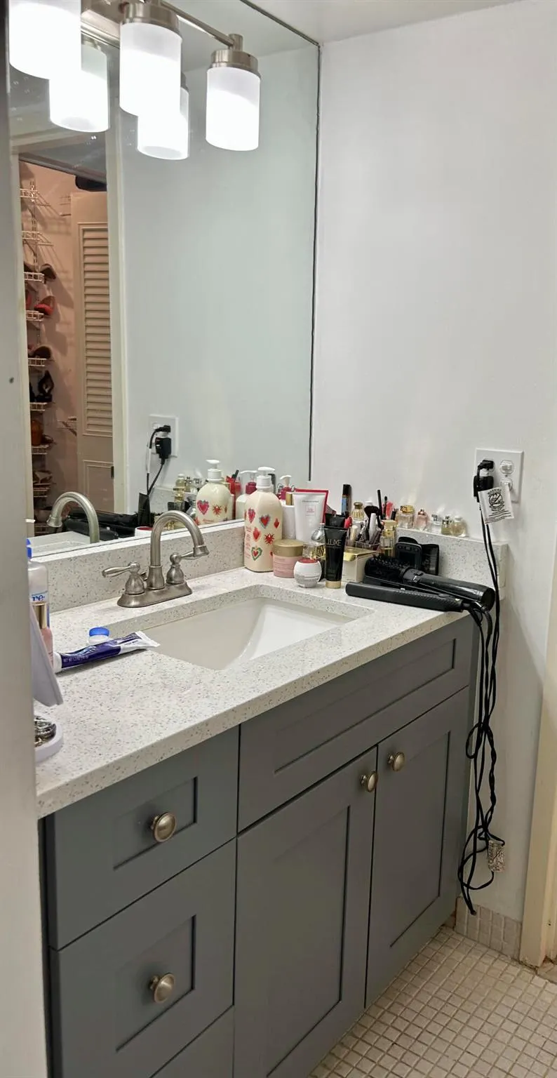 3810 E Via Poinciana, #605