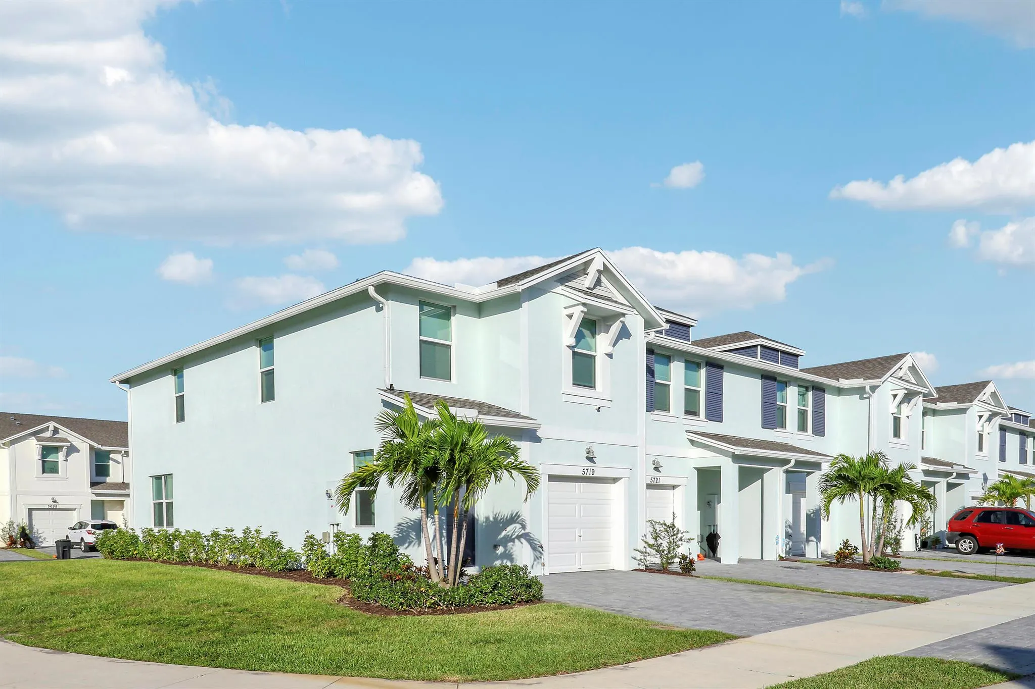 5719 SE Edgewater Circle