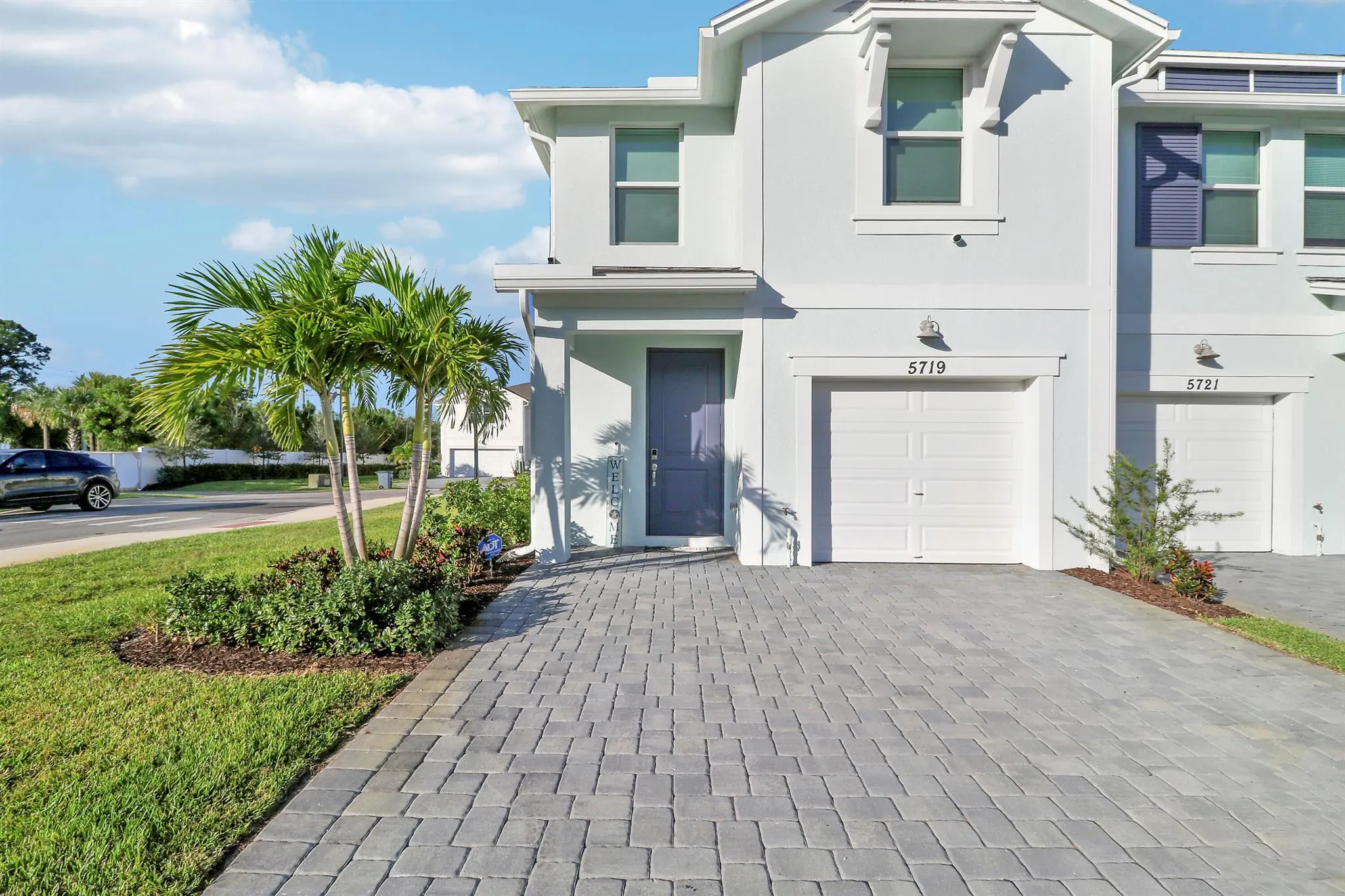 5719 SE Edgewater Circle