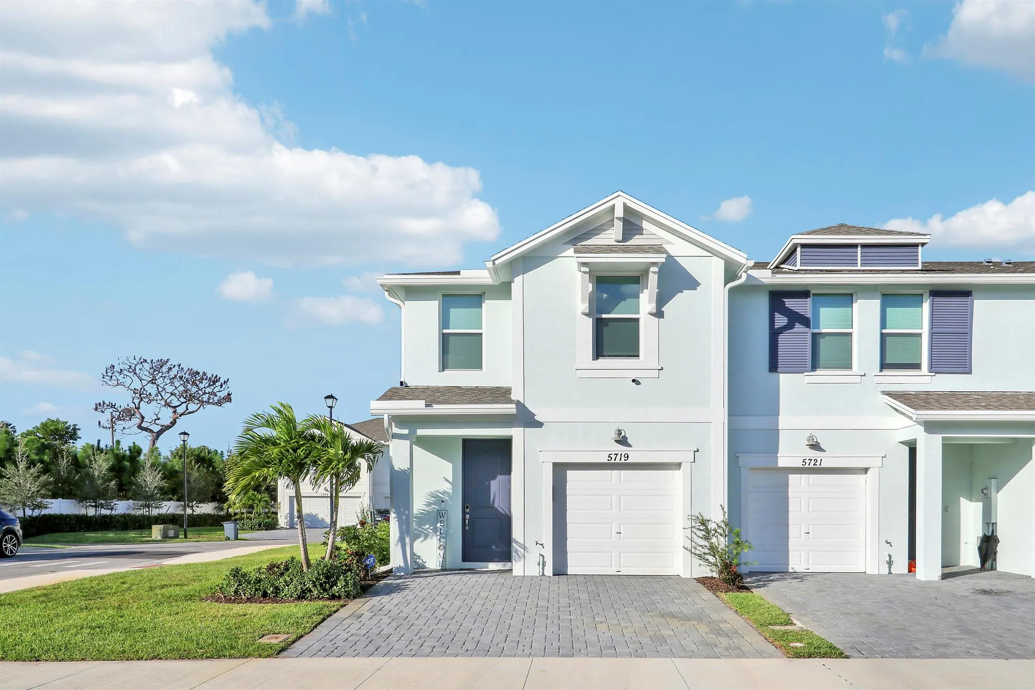 5719 SE Edgewater Circle