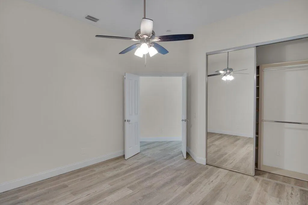 324 NW Bentley Circle