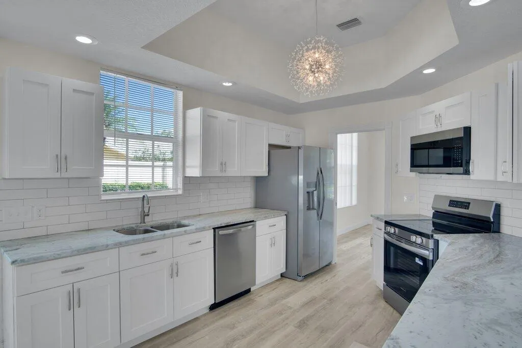 324 NW Bentley Circle