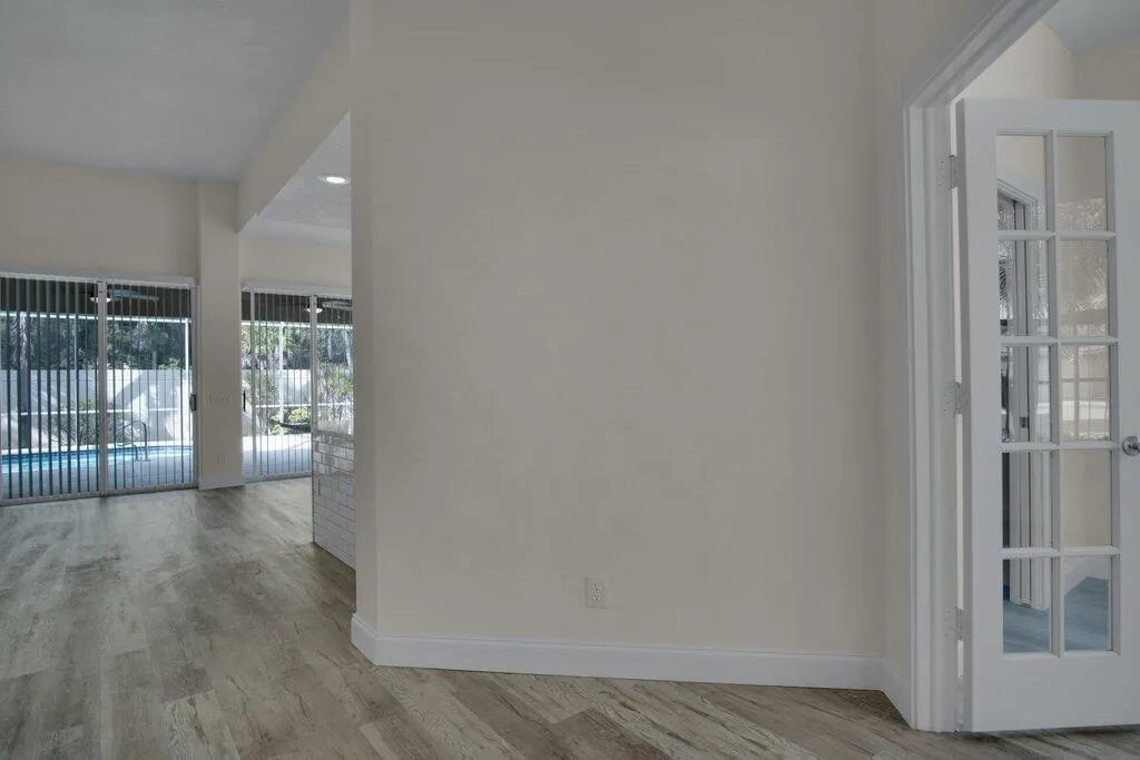324 NW Bentley Circle