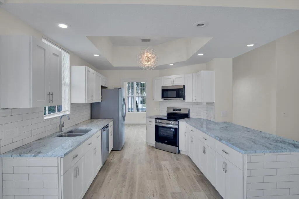 324 NW Bentley Circle