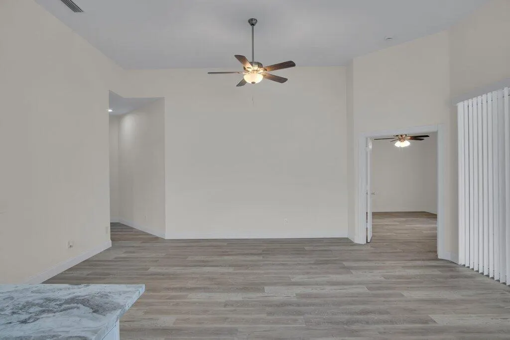 324 NW Bentley Circle