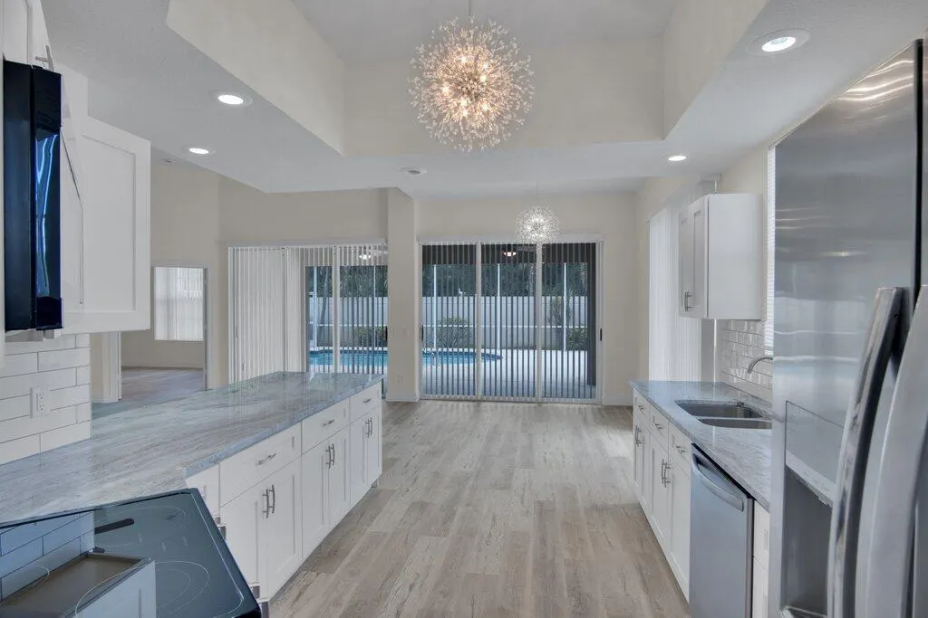324 NW Bentley Circle