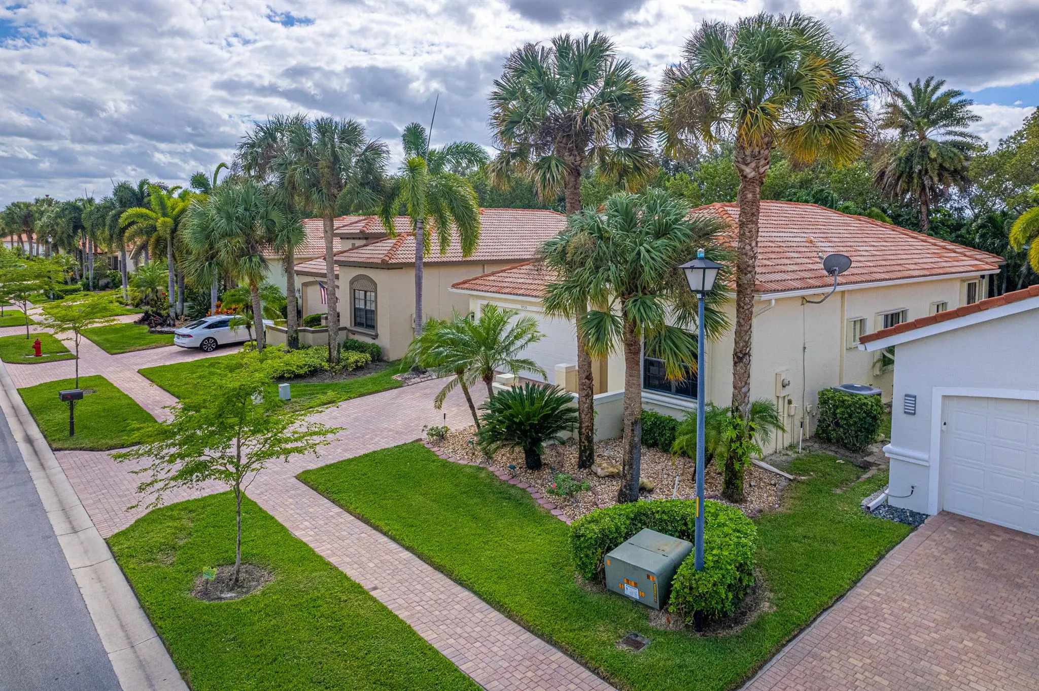 9720 Isles Cay Drive