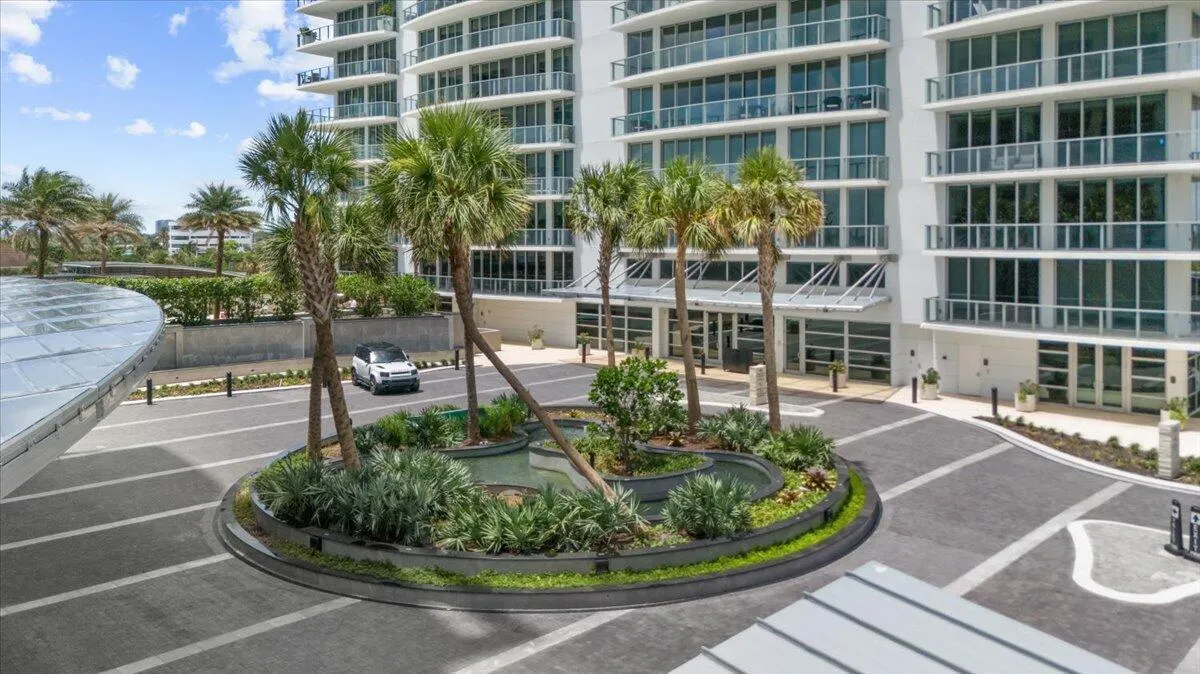 3100 N Ocean Drive, #P-605