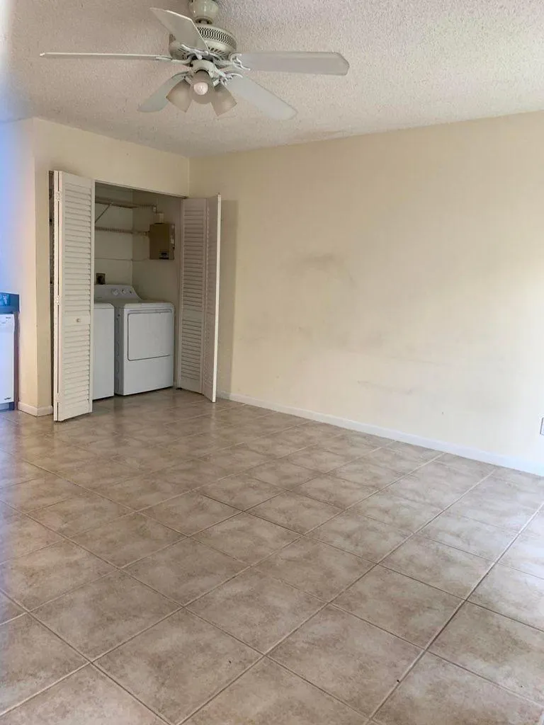 643 Executive Center Drive, #Q-102