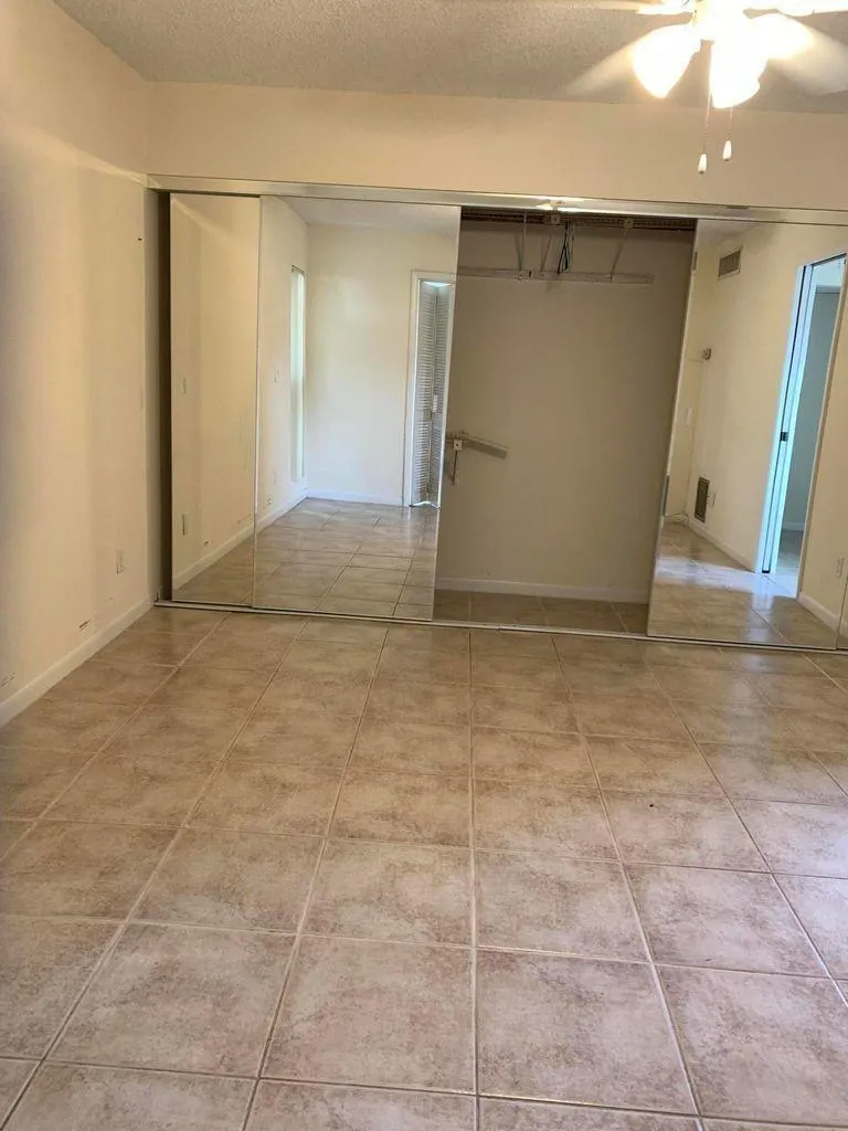 643 Executive Center Drive, #Q-102