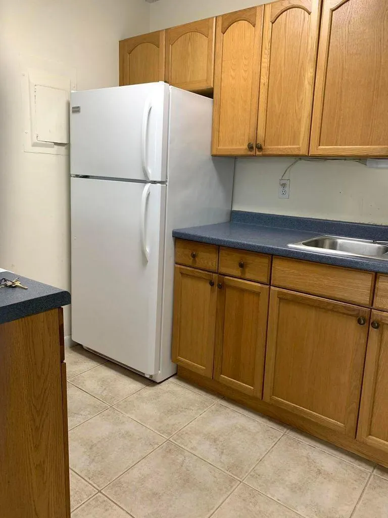 643 Executive Center Drive, #Q-102