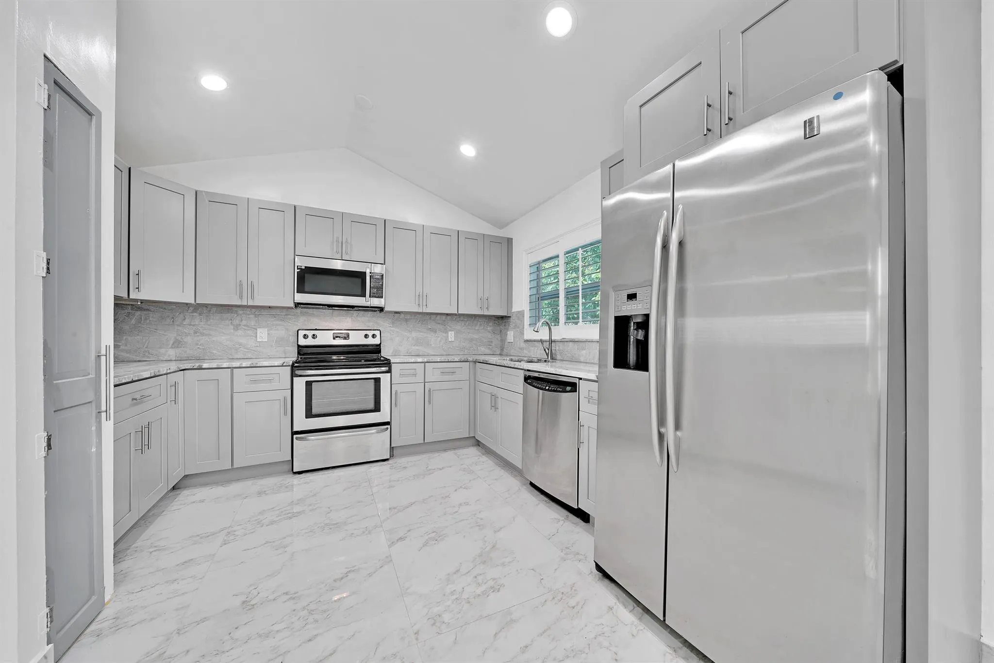 724 Avenue Chaumont