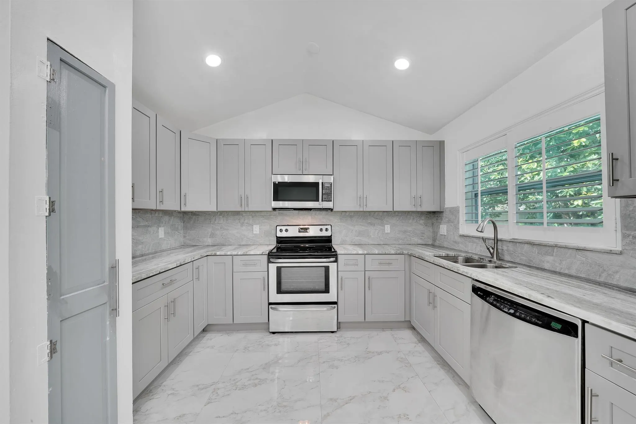 724 Avenue Chaumont