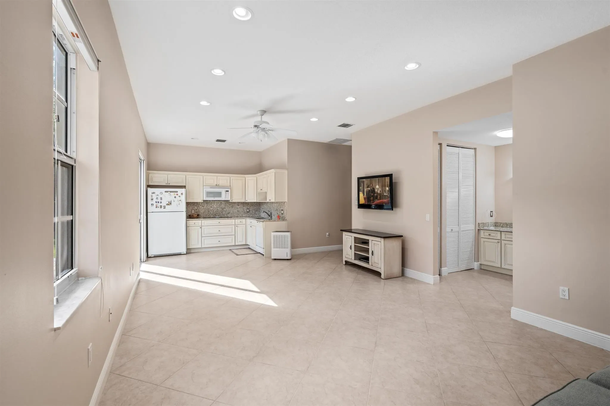6071 NW 69th Way