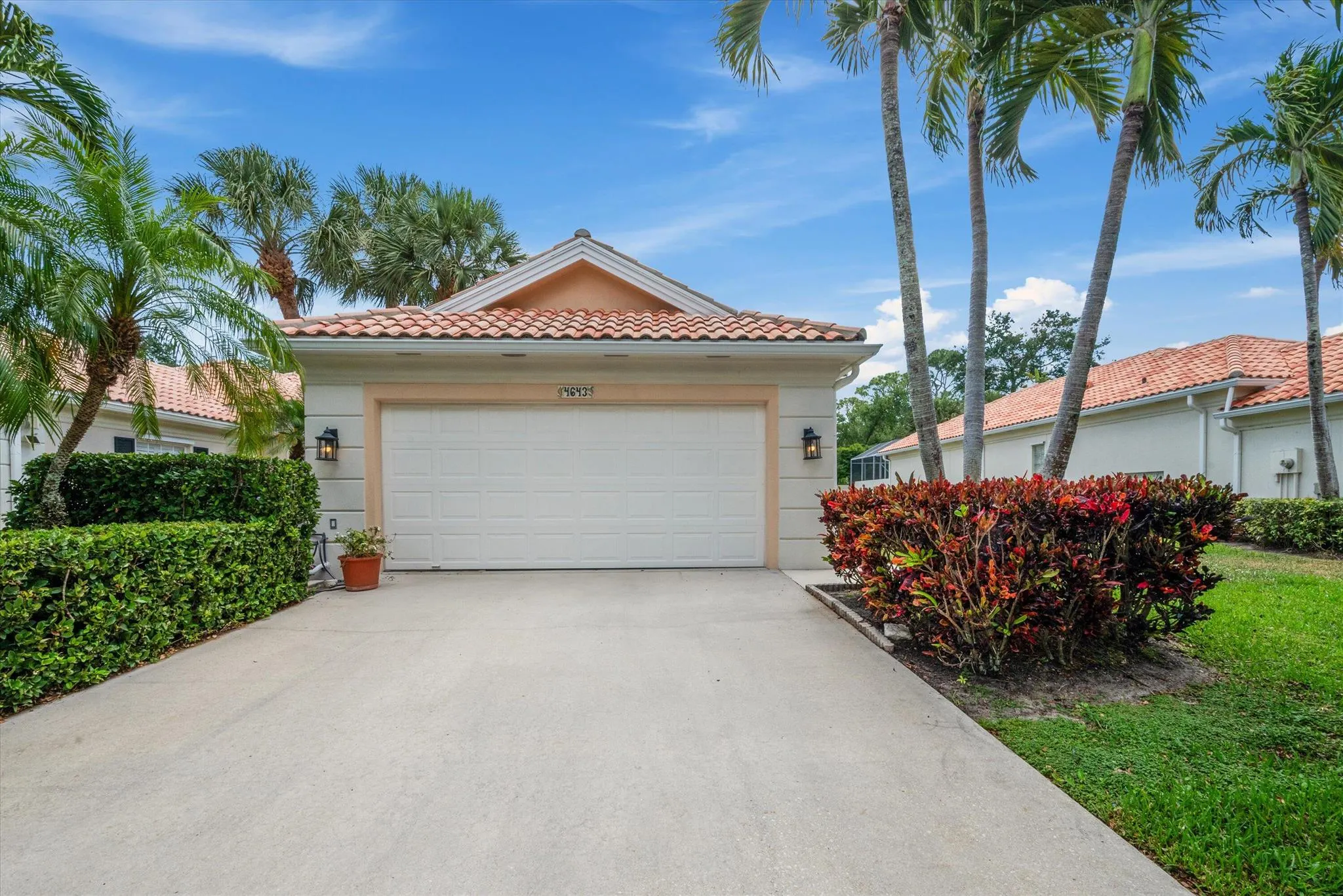 4643 Hammock Circle