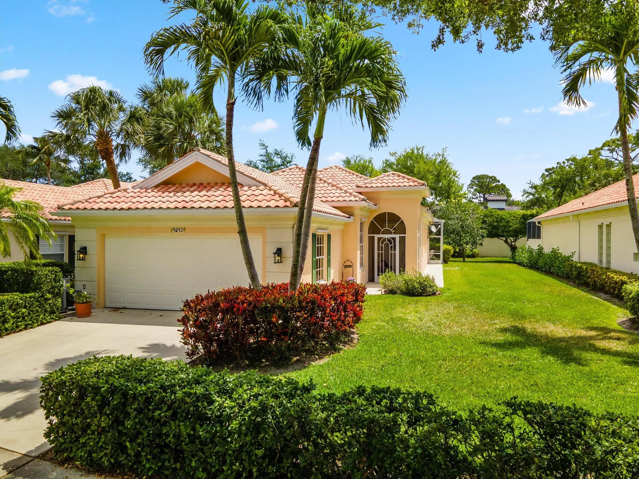 4643 Hammock Circle