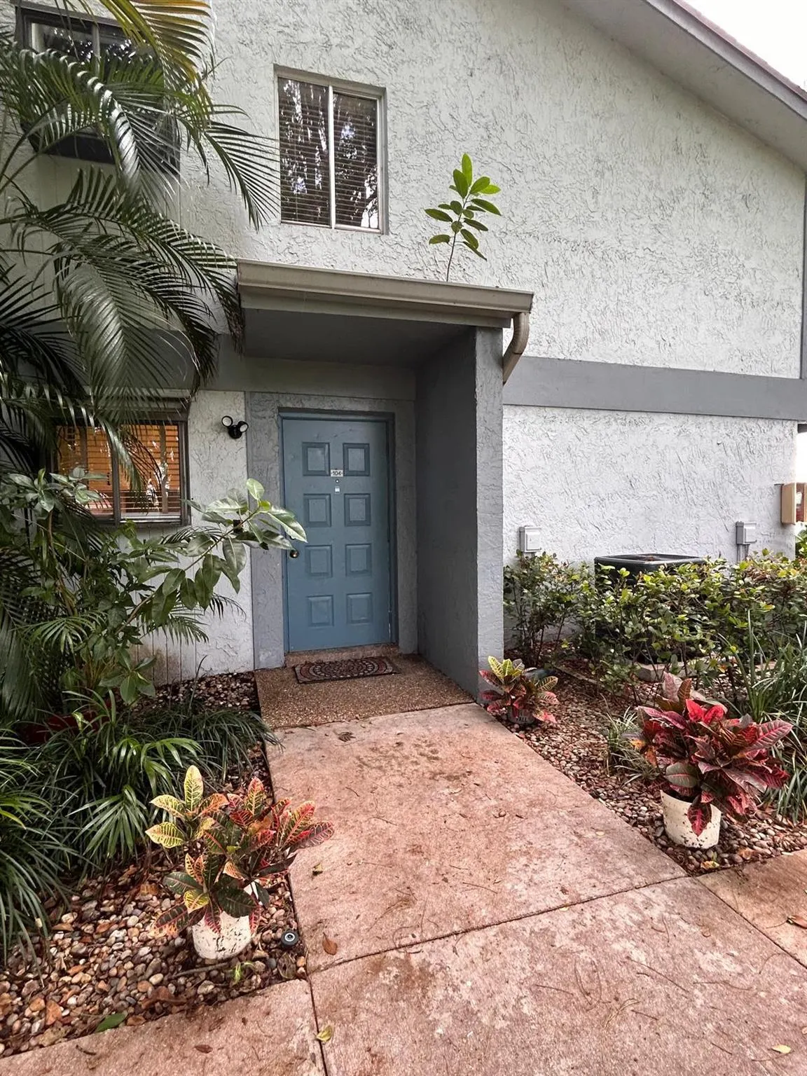 2733 S Oakland Forest Drive, #104