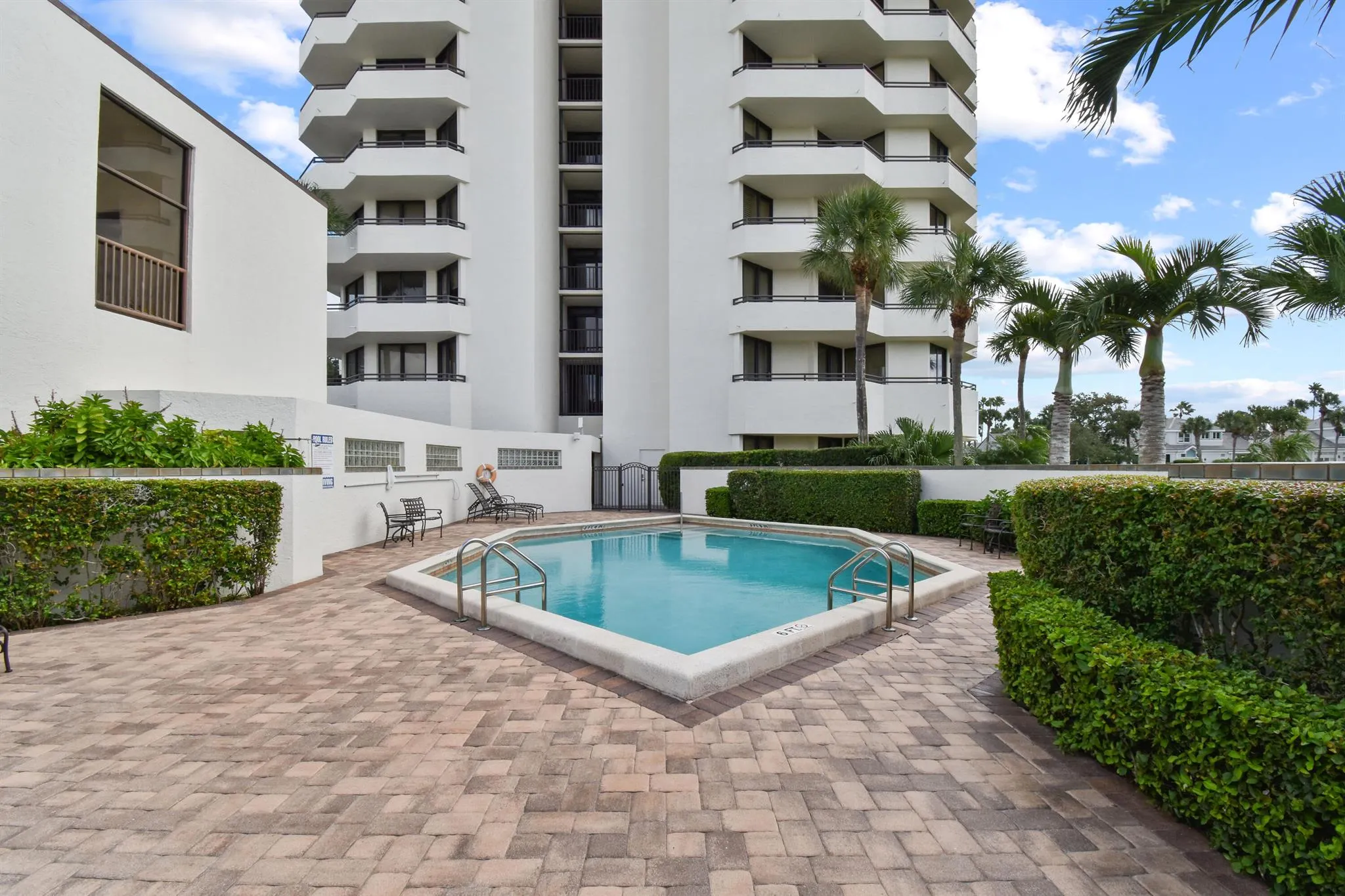3322 Casseekey Island Road, #302
