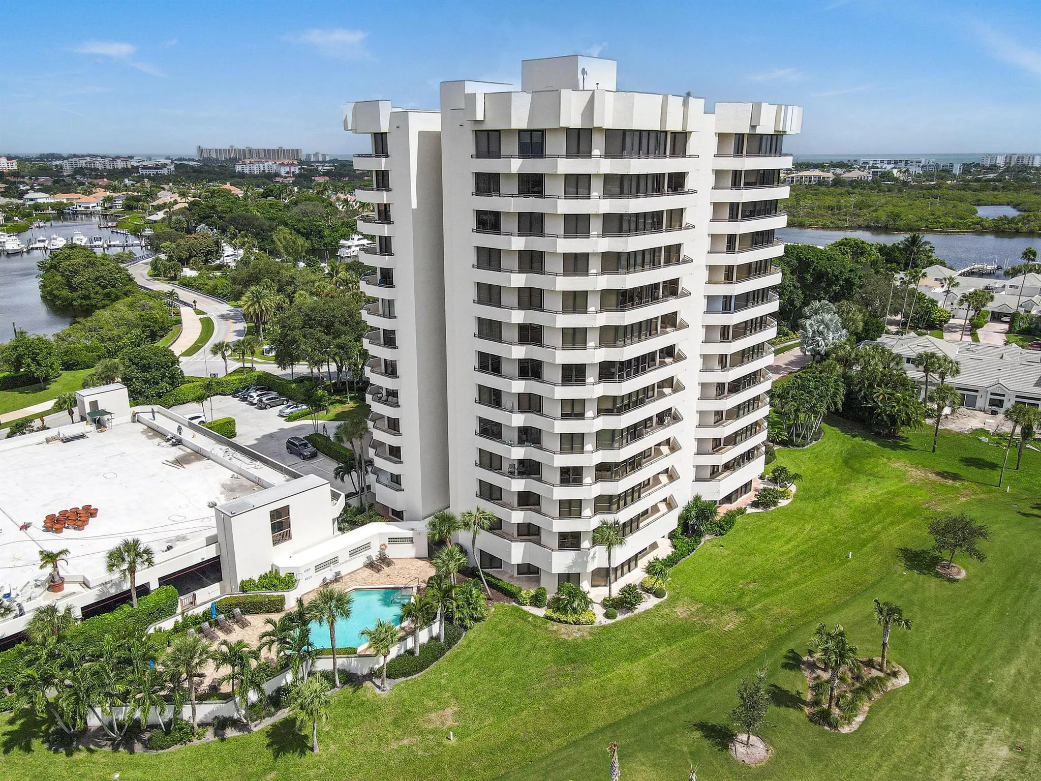 3322 Casseekey Island Road, #302
