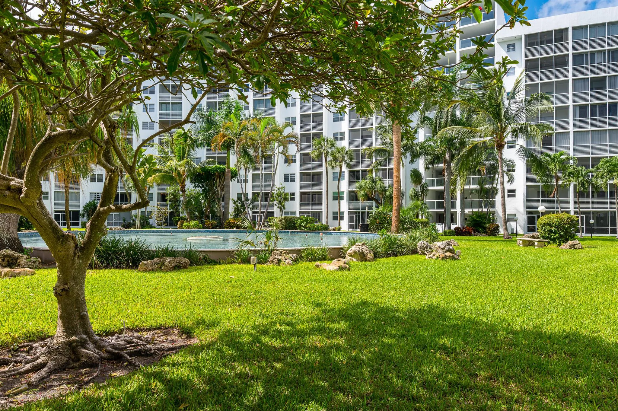 2731 NE 14th St Causeway, #430