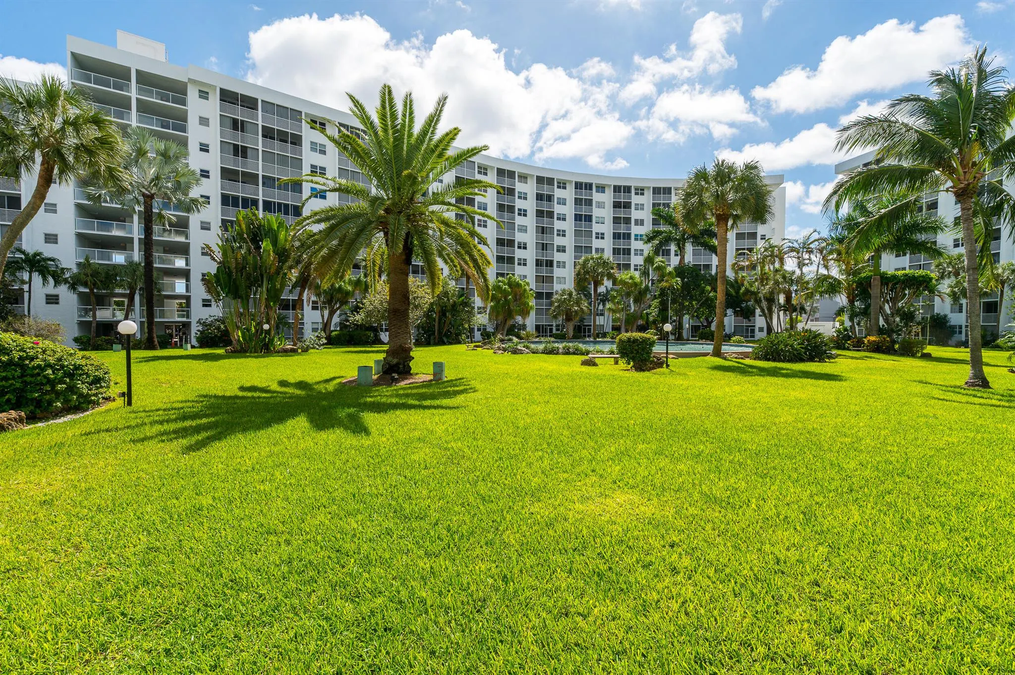 2731 NE 14th St Causeway, #430