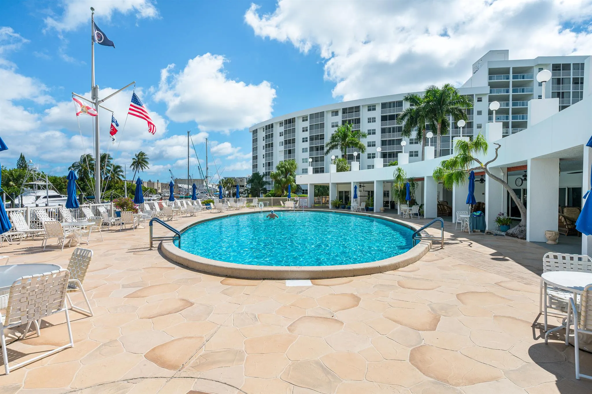 2731 NE 14th St Causeway, #430