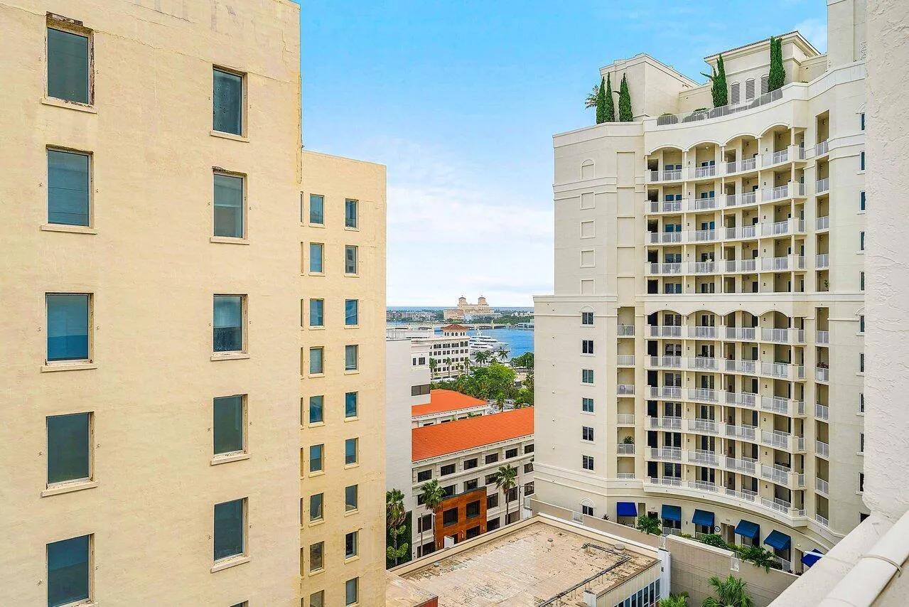 255 Evernia Street, #1115