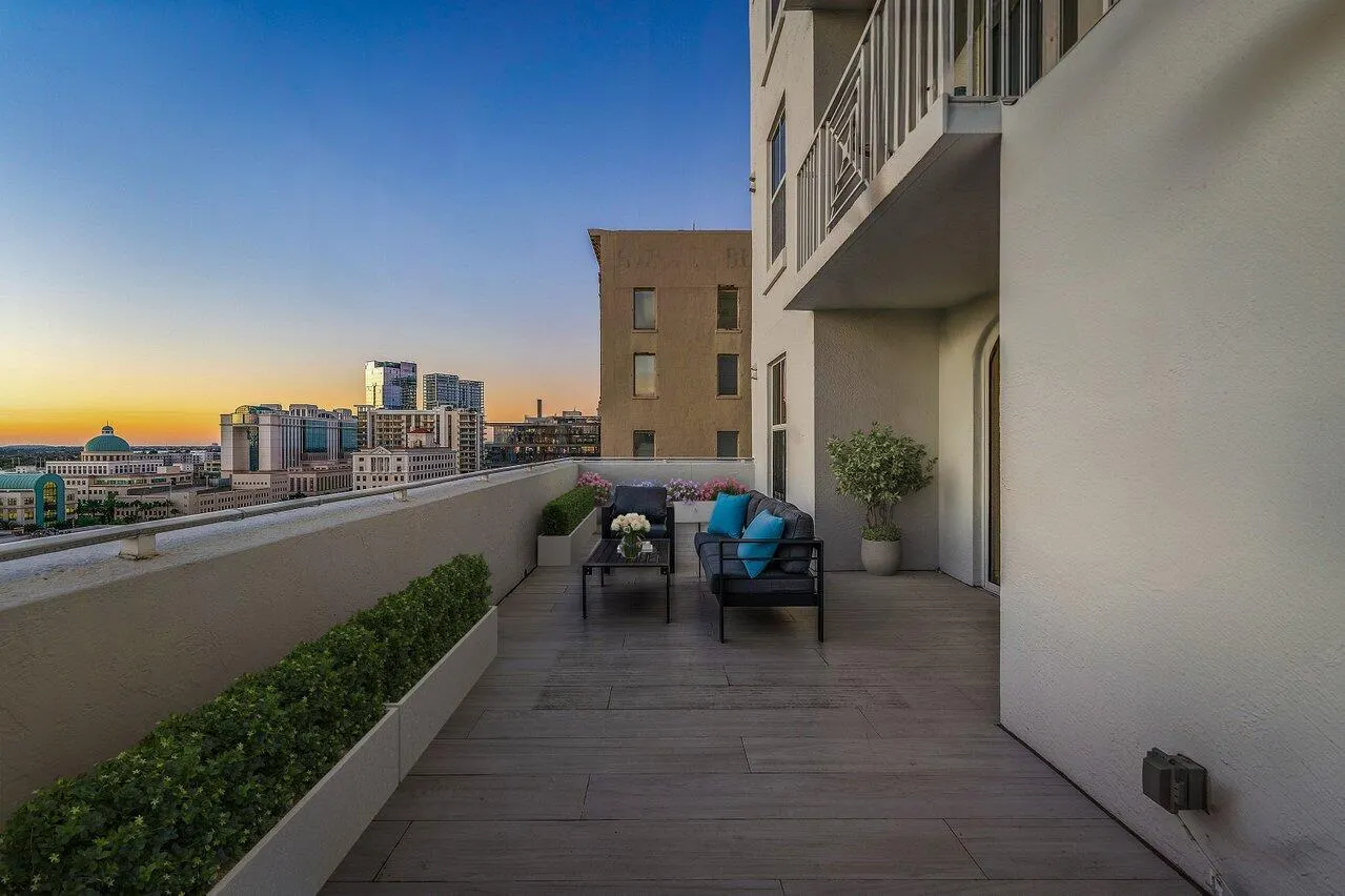 255 Evernia Street, #1115