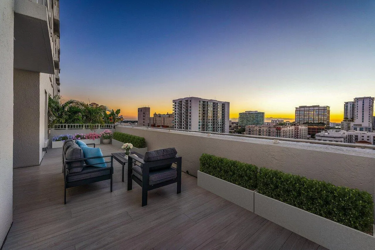 255 Evernia Street, #1115