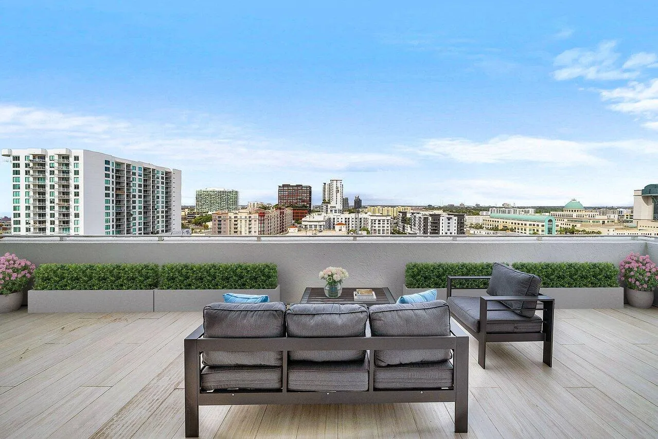 255 Evernia Street, #1115