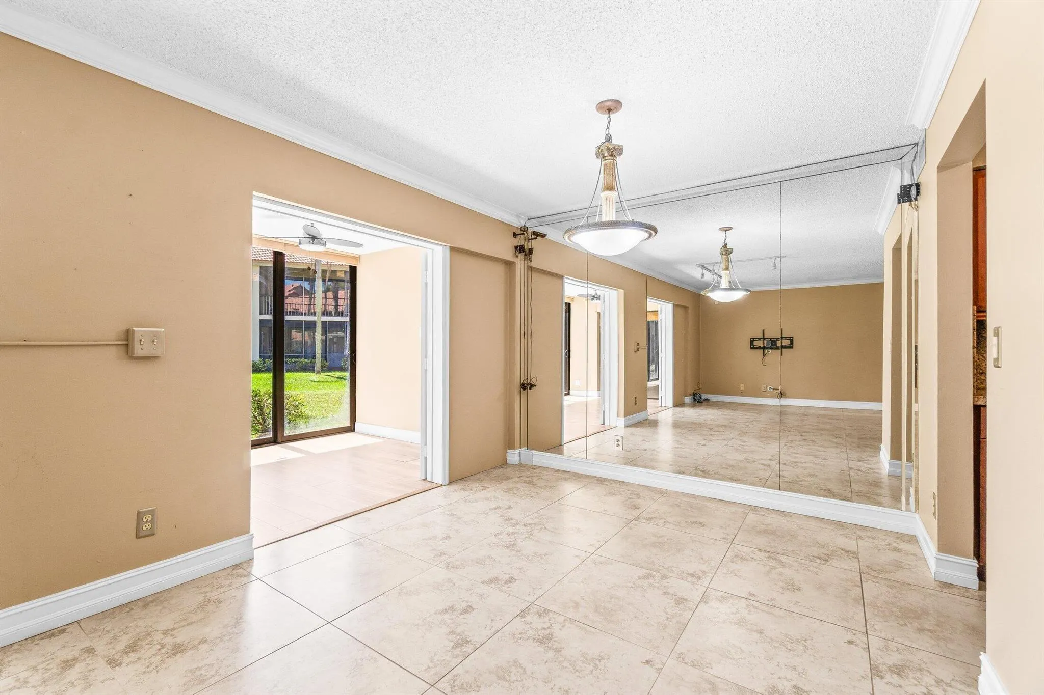 5750 Coach House Circle, #C